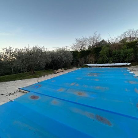 Villa Les Iris Sernhac Exterior photo