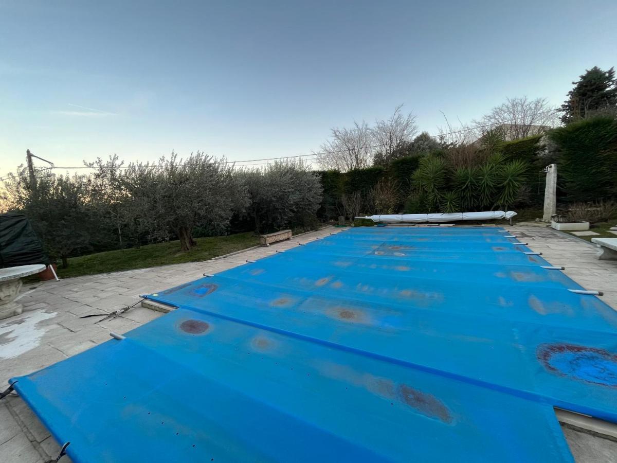 Villa Les Iris Sernhac Exterior photo